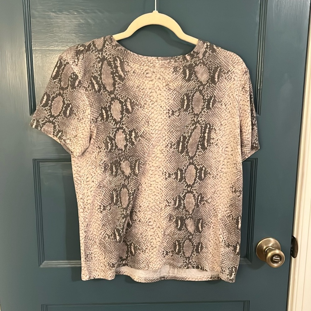 Kittenish T. Size medium.